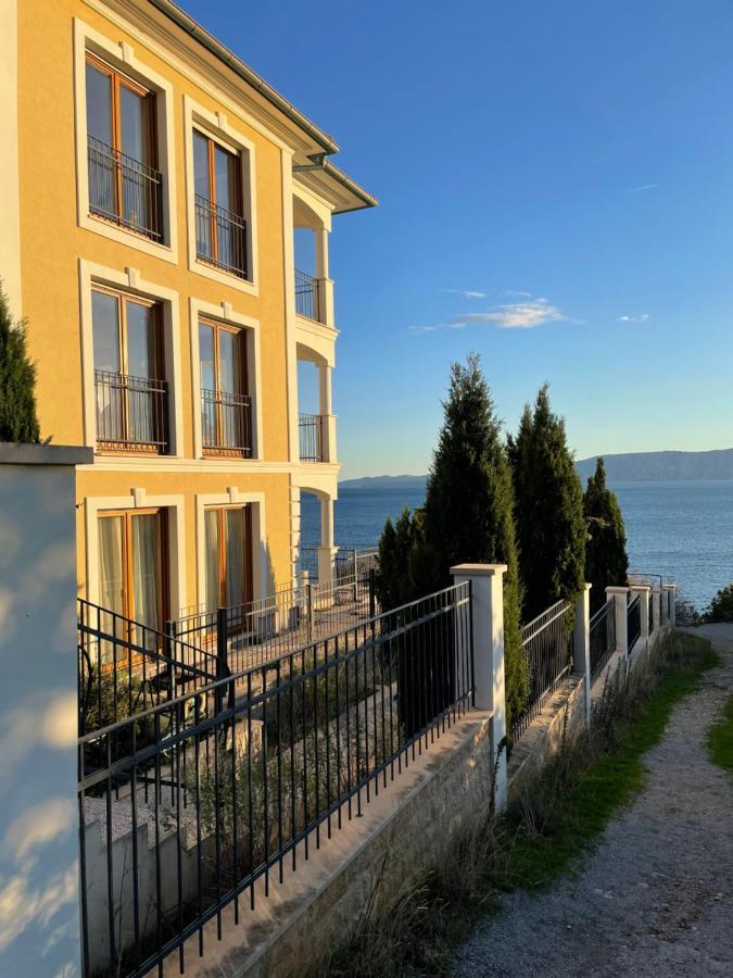 Povile Suites Экстерьер фото